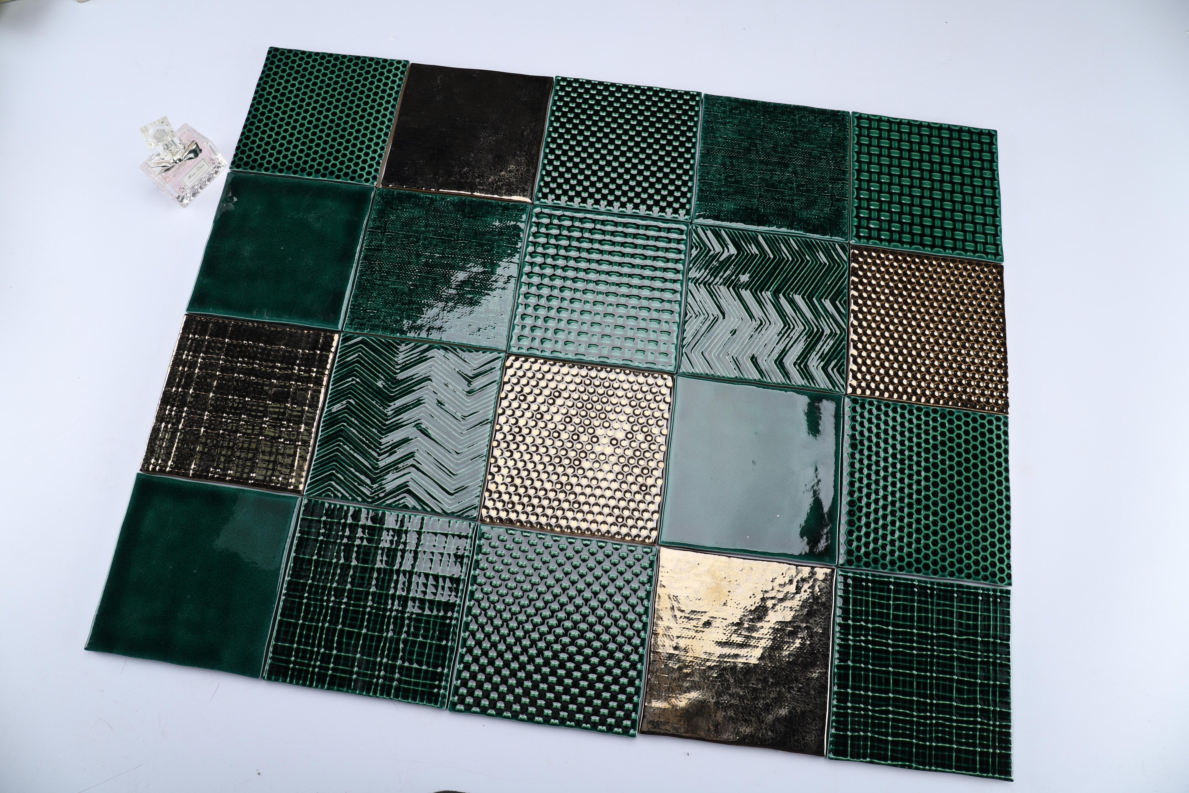 中國佛山瓷磚 China Foshan Basics 復古質感造型多彩亮光墻磚C.140-J1金屬亮光14×14cm