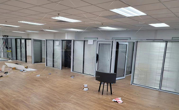 鋁合金屏風 辦公室隔斷 黑色 雙玻璃 百葉 遮蔽功能 玻璃門 Office Partition Applications Case